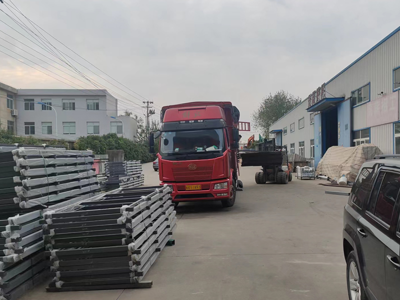 金用護(hù)欄2022年9月28日鋅鋼百葉窗裝車發(fā)貨! 金用護(hù)欄2022年9月28日鋅鋼百葉窗裝車發(fā)貨!