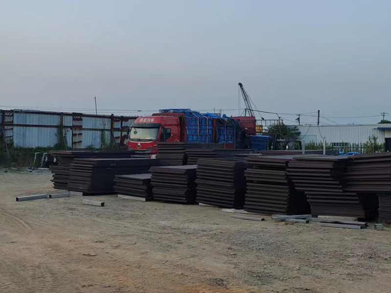 金用護欄2022年9月30日鋅鋼陽臺護欄裝車發(fā)貨！