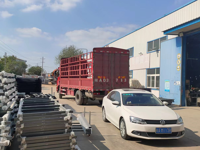 金用護欄2022年10月18日鋅鋼百葉窗裝車發貨！