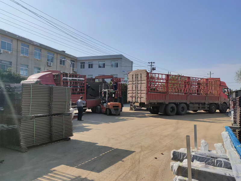金用護(hù)欄2022年11月2日鋅鋼護(hù)窗欄桿裝車(chē)發(fā)貨！