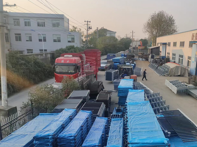 金用護欄2022年11月12日鋅鋼飄窗欄桿裝車發(fā)貨！