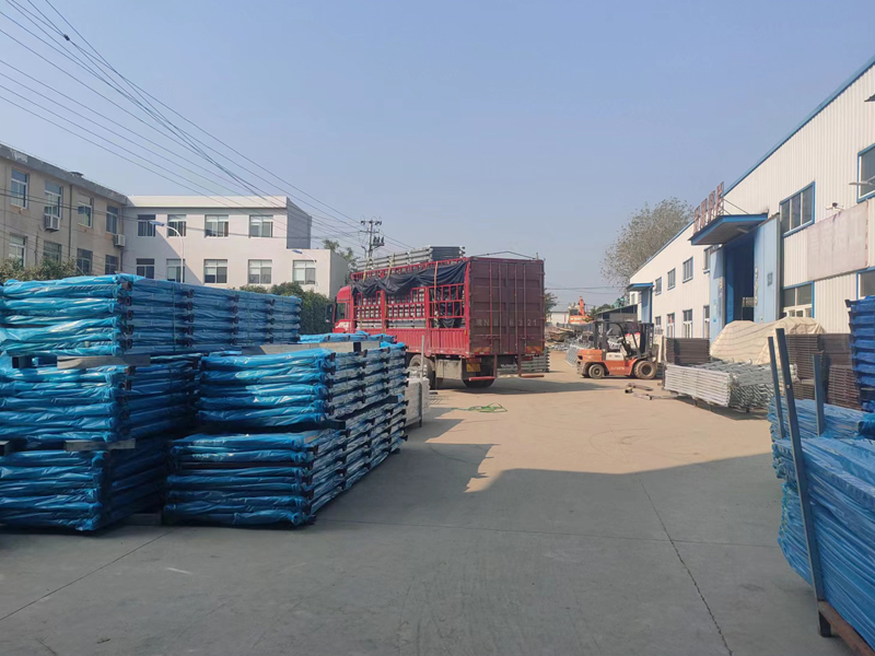 金用護欄2022年11月21日鋅鋼陽臺護欄裝車發貨! 金用護欄2022年11月21日鋅鋼陽臺護欄裝車發貨!