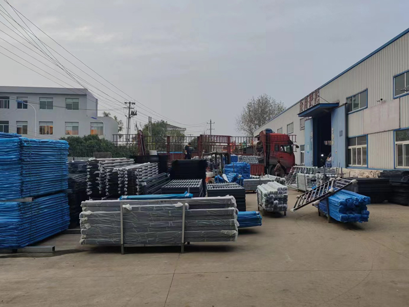 金用護欄2022年12月2日鋅鋼組裝護欄裝車發貨！