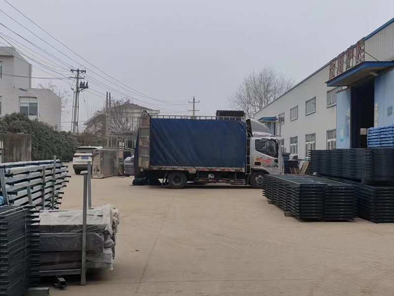 金用護欄2022年12月29日鋅鋼百葉窗裝車發貨！