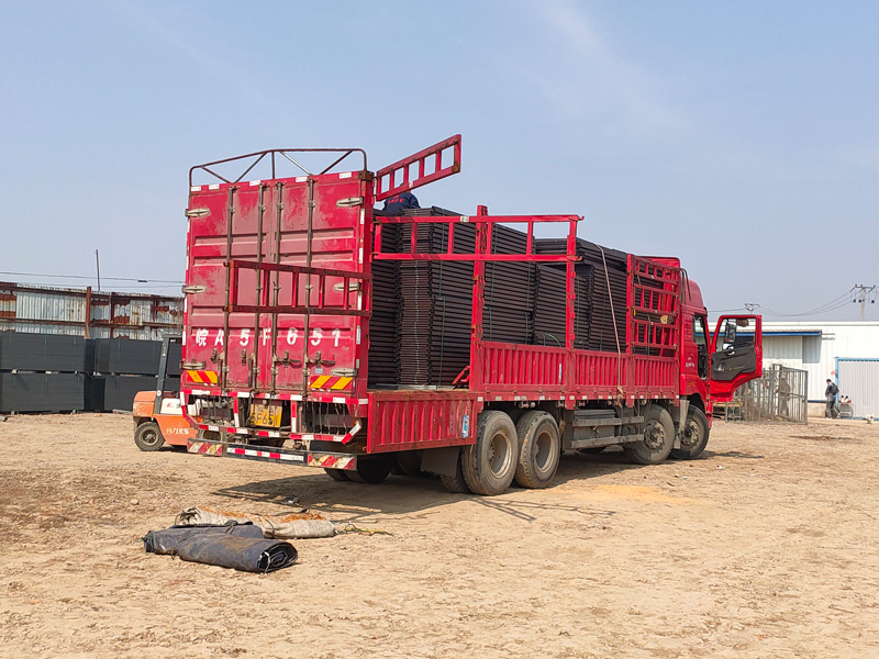 金用護欄2023年3月2日鋅鋼飄窗欄桿裝車發貨！