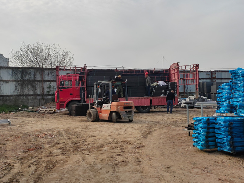 金用護欄2023年3月28日鋅鋼飄窗欄桿裝車發貨！