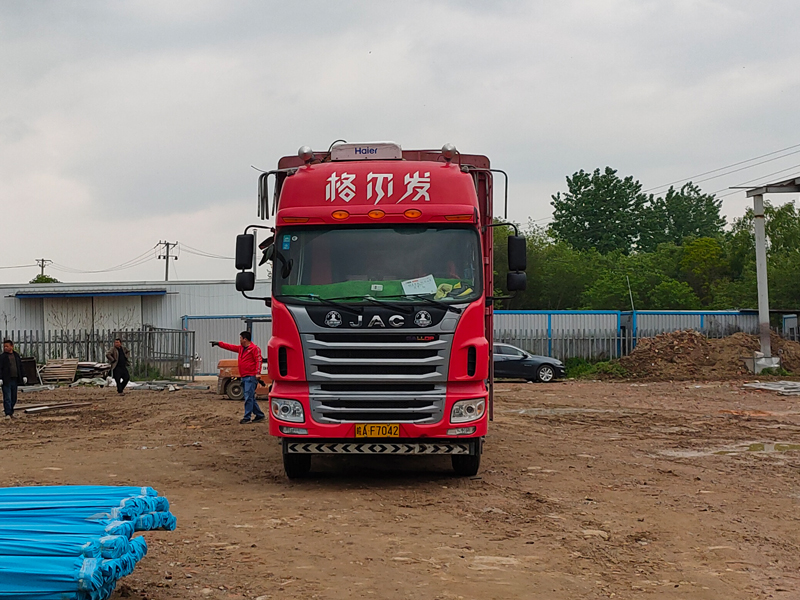 金用護欄2023年4月25日鋅鋼護窗欄桿裝車發貨! 金用護欄2023年4月25日鋅鋼護窗欄桿裝車發貨!