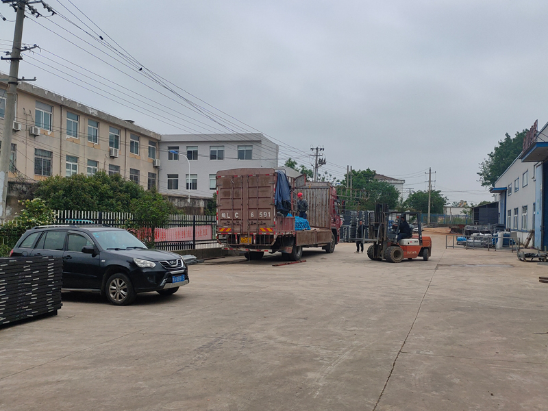 金用護欄2023年5月6日鋅鋼飄窗欄桿裝車發貨！