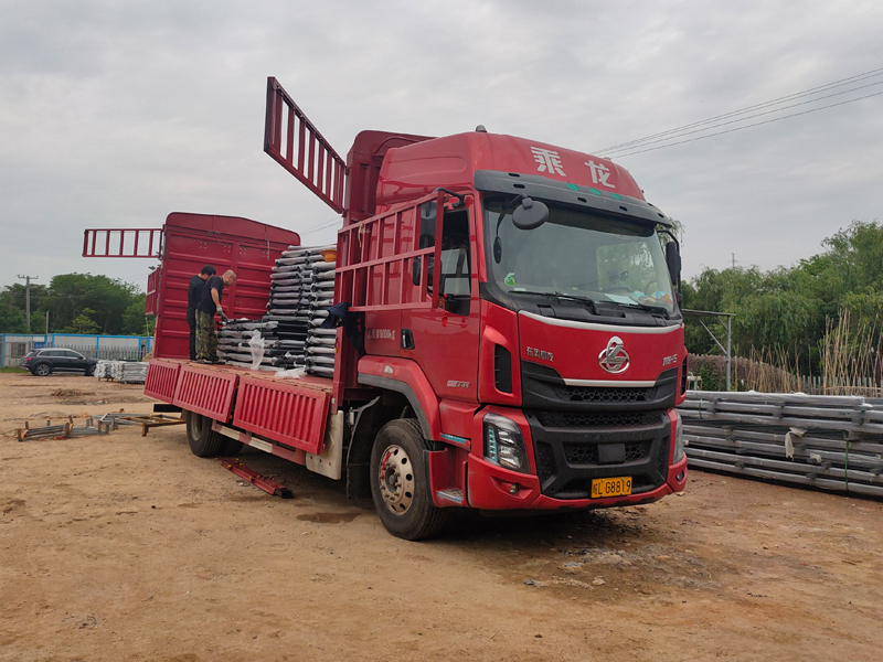 金用護(hù)欄2023年5月9日鋅鋼陽臺(tái)欄桿裝車發(fā)貨！