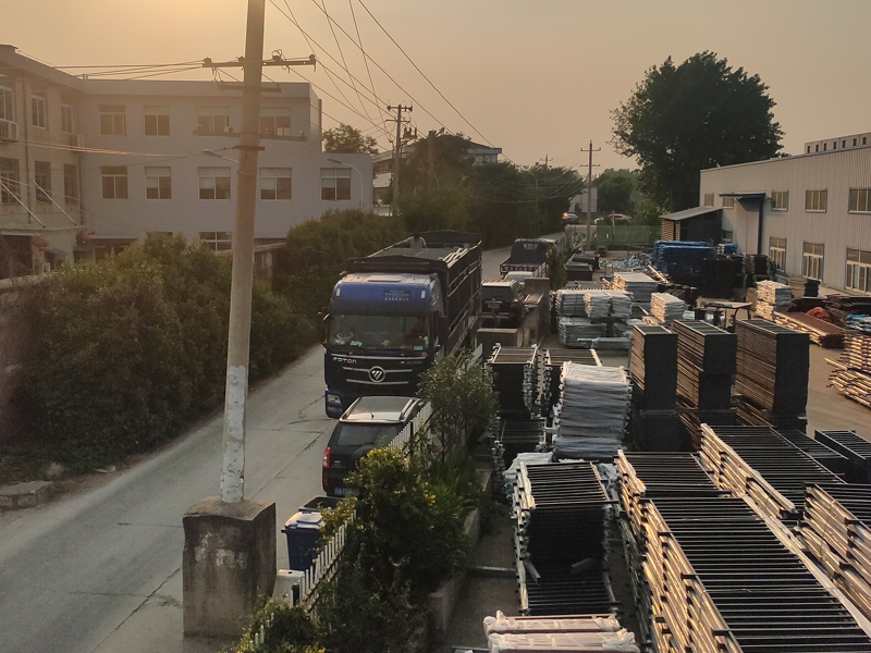 2023年6月16日鋅鋼玻璃護欄裝車發貨！