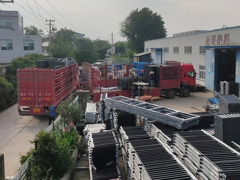 2023年7月3日鋁合金百葉窗裝車發貨！