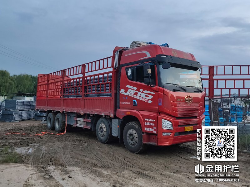 2023年10月9日鋅鋼護(hù)窗欄桿裝車發(fā)貨！