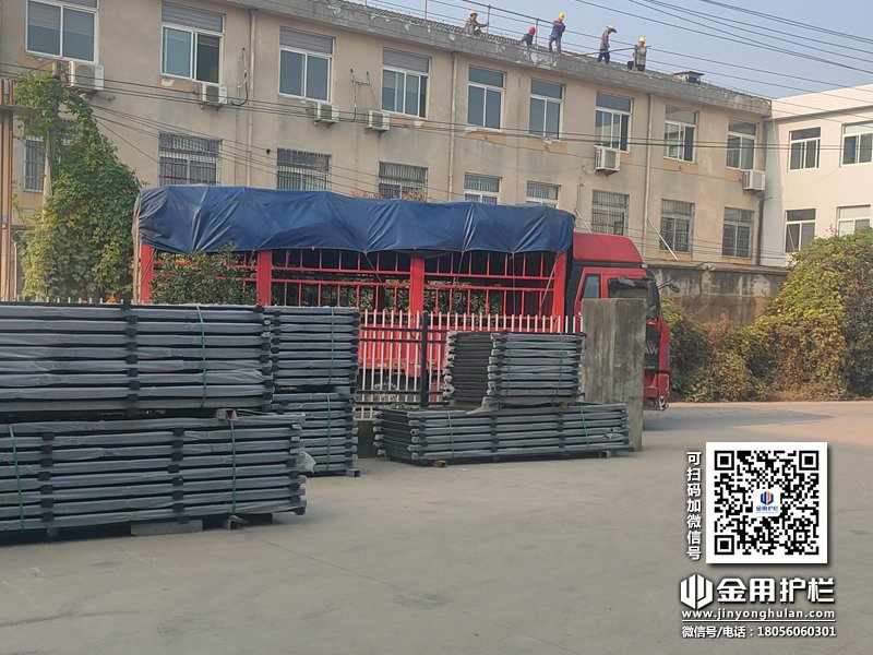 2023年10月19日鋅鋼百葉窗裝車發貨！