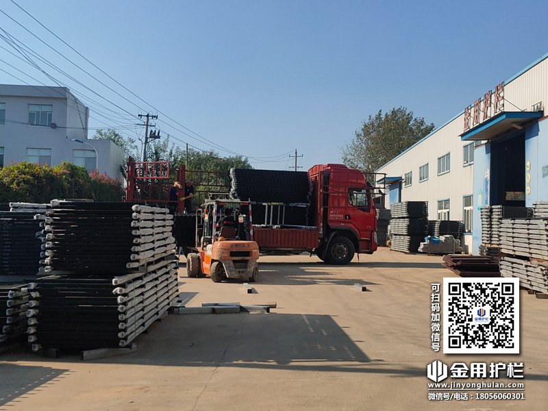 2023年10月27日鋅鋼圍墻護(hù)欄裝車發(fā)貨！