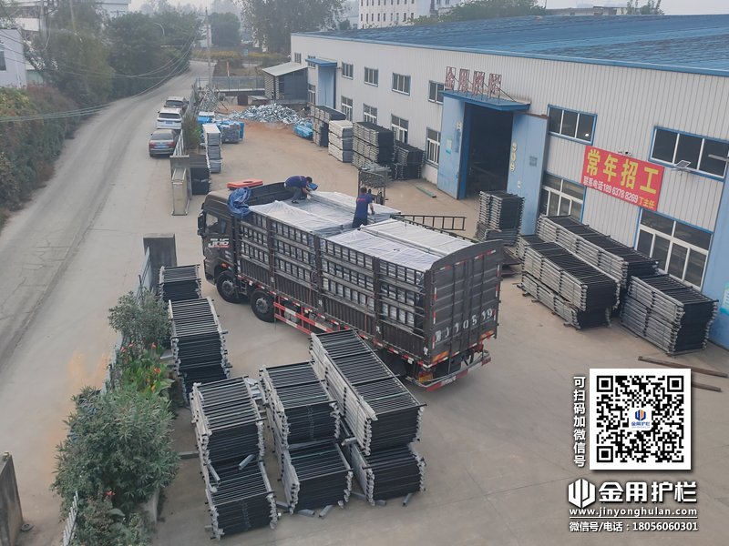 2023年10月31日鋅鋼陽臺護欄裝車發貨！