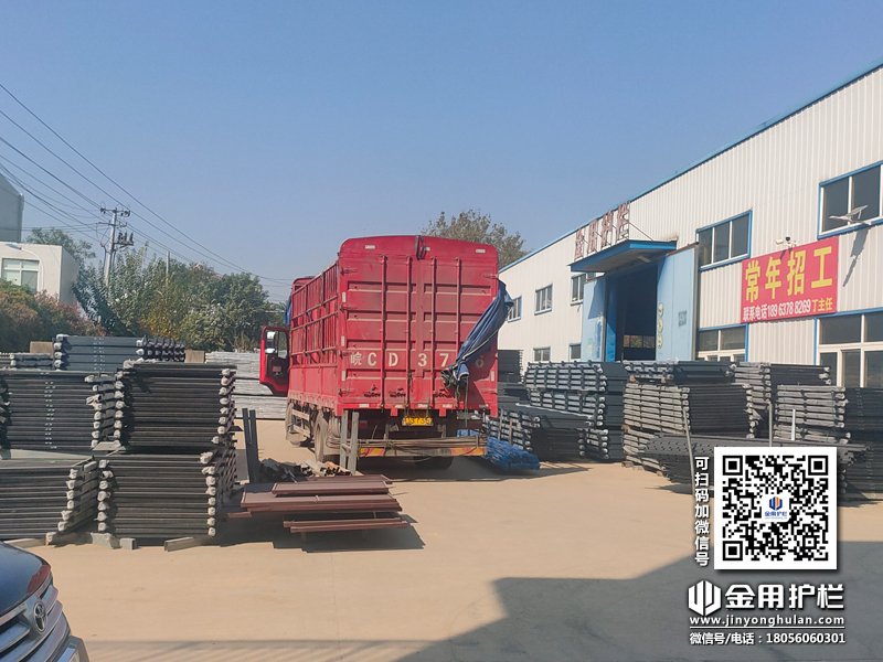 2023年11月1日鋅鋼百葉窗裝車發貨! 2023年11月1日鋅鋼百葉窗裝車發貨!