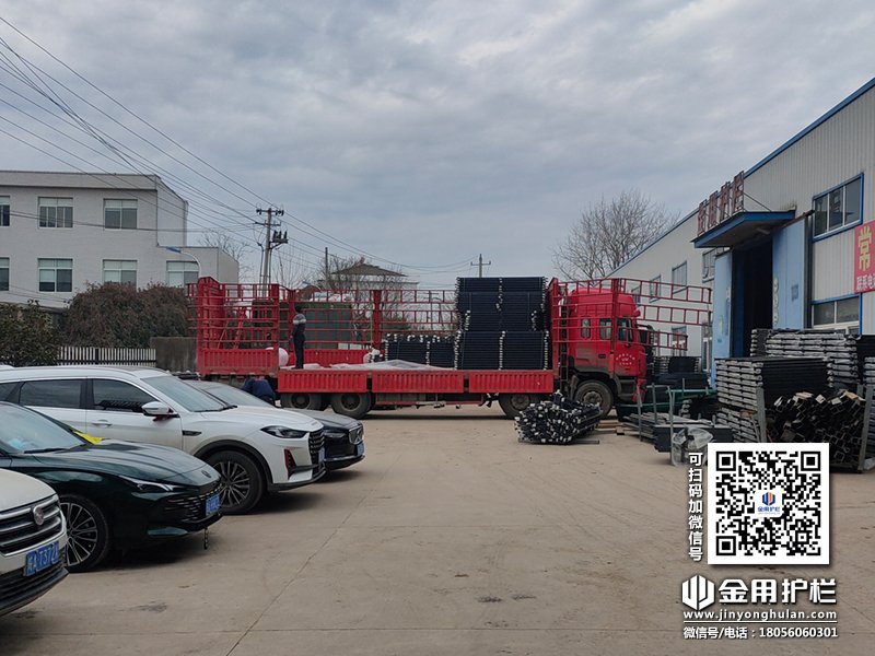 2023年12月26日鋅鋼護窗欄桿裝車發貨！