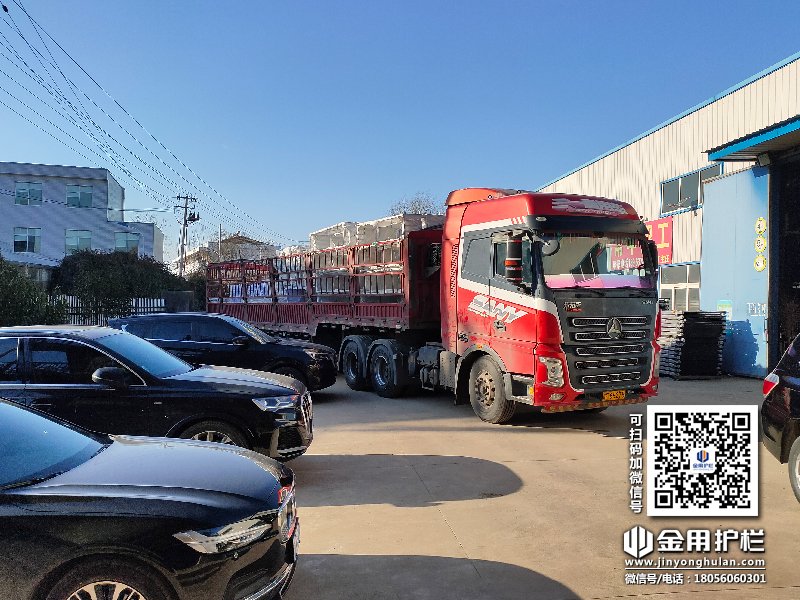 2024年1月25日鋅鋼空調(diào)護(hù)欄裝車發(fā)貨！