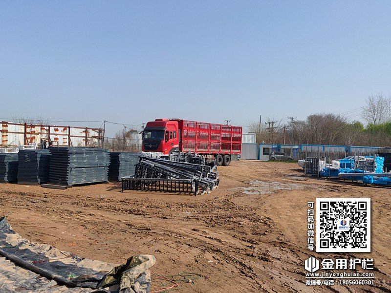 2024年4月2日鋅鋼空調(diào)欄桿裝車發(fā)貨！