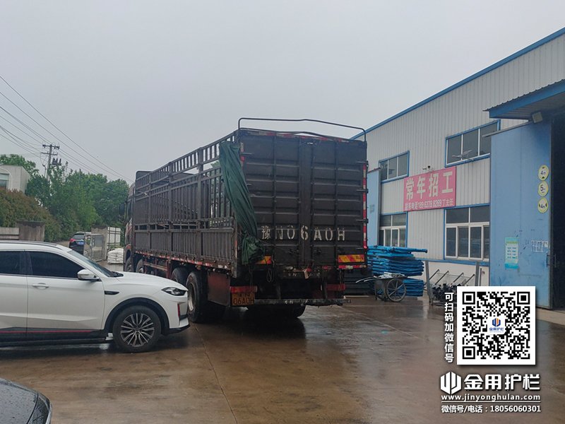 2024年4月30日鋅鋼百葉窗裝車發(fā)貨！