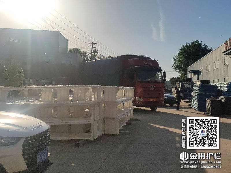 2024年5月16日鋅鋼百葉窗裝車發貨！