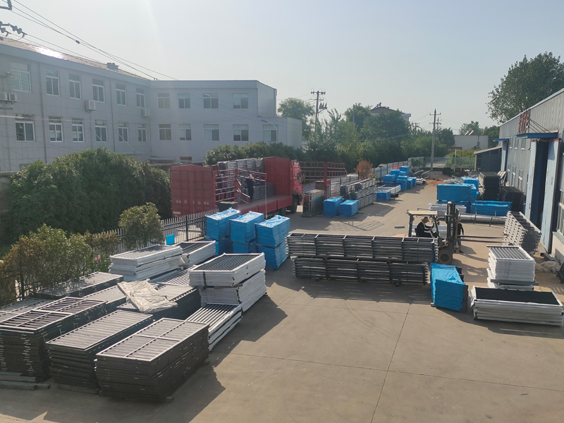 2024年8月12日鋅鋼玻璃欄桿裝車發(fā)貨！