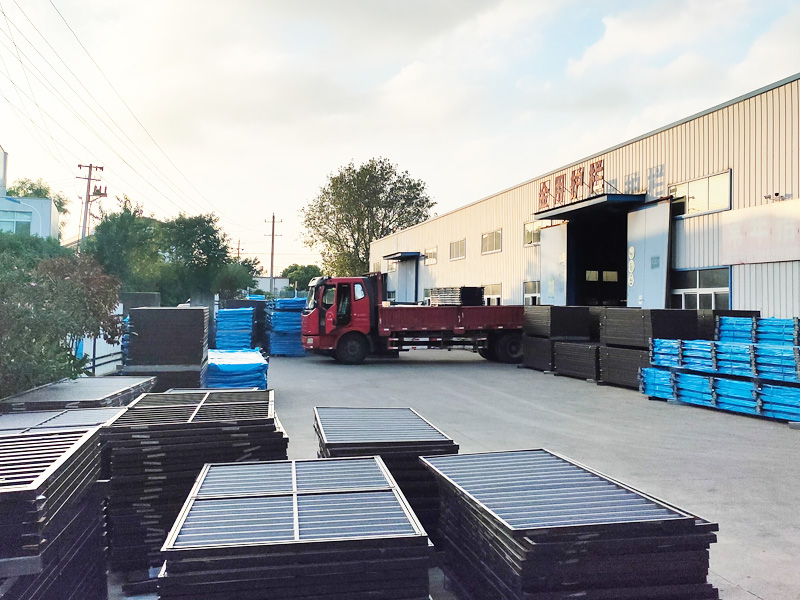 2024年9月13日鋅鋼護(hù)窗欄桿裝車發(fā)貨！