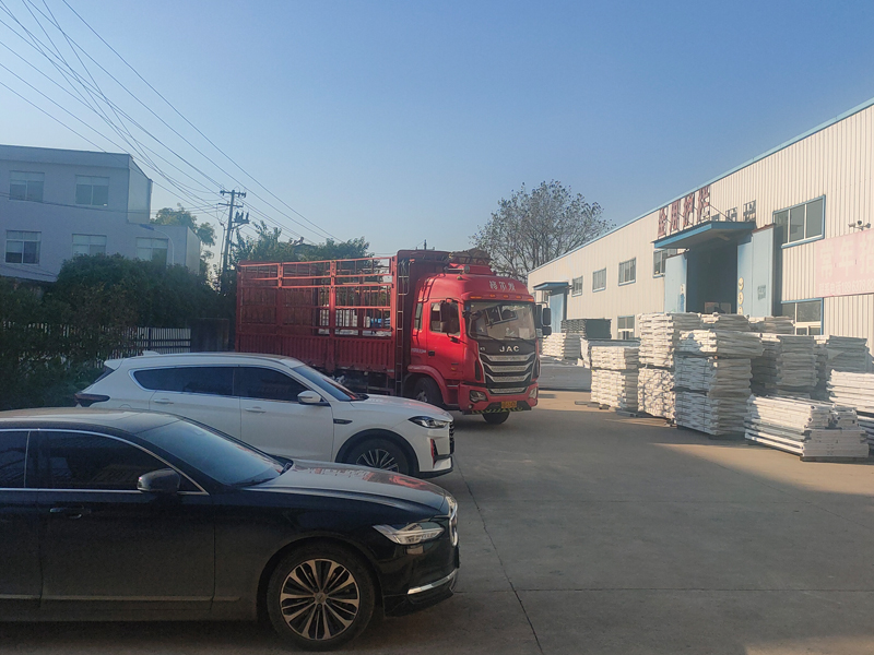 2024年10月31日鋅鋼連廊欄桿裝車發(fā)貨! 2024年10月31日鋅鋼連廊欄桿裝車發(fā)貨!