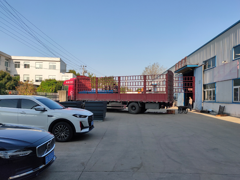 2024年11月7日鋅鋼連廊欄桿裝車發(fā)貨！