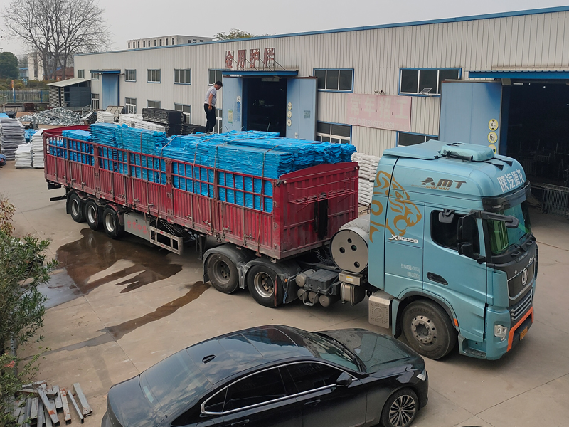 2024年11月15日鋅鋼連廊欄桿裝車發(fā)貨！