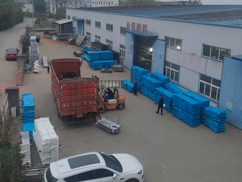 2024年11月18日鋅鋼圍墻護欄裝車發貨！