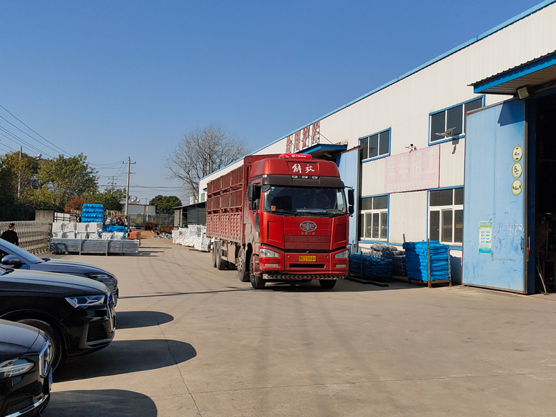 2024年12月4日鋅鋼百葉窗裝車發(fā)貨！