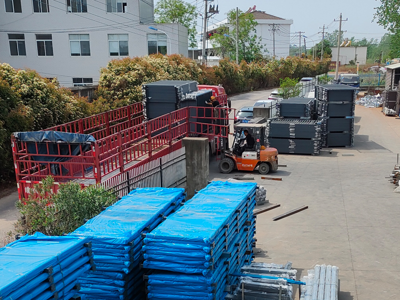 2025年4月19日鋅鋼圍墻護欄裝車發(fā)貨! 2025年4月19日鋅鋼圍墻護欄裝車發(fā)貨!