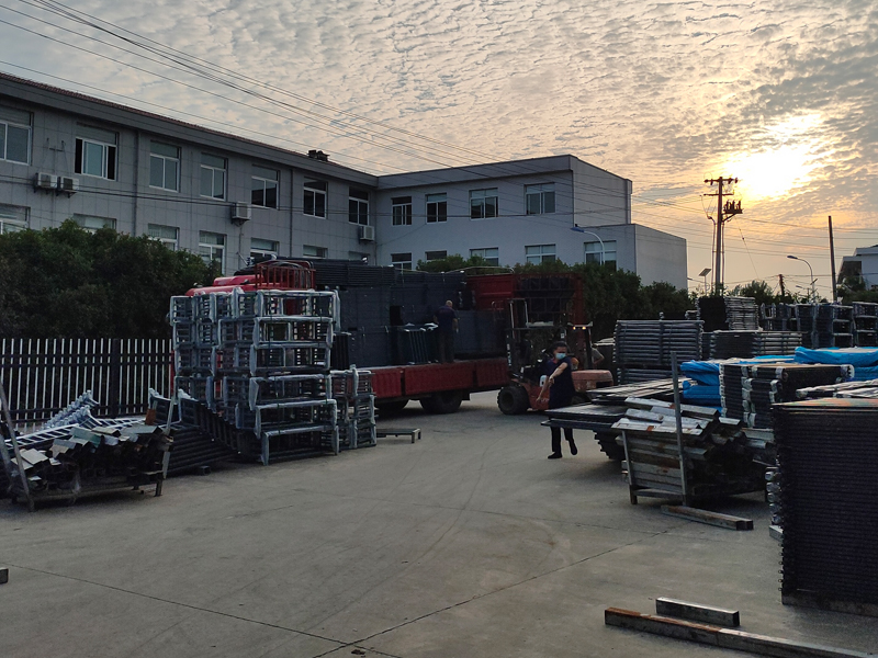 2025年6月10日鋅鋼護窗欄桿裝車發貨! 2025年6月10日鋅鋼護窗欄桿裝車發貨!