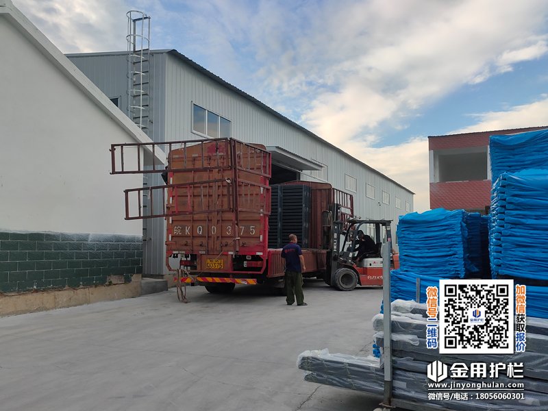 2025年7月18日鋅鋼百葉窗裝車(chē)發(fā)貨！