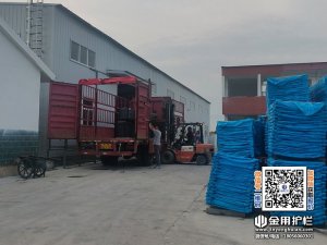 2025年8月6日鋁合金陽臺欄桿裝車發貨！