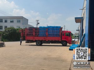 2025年8月26日小區鋅鋼欄桿裝車發貨！