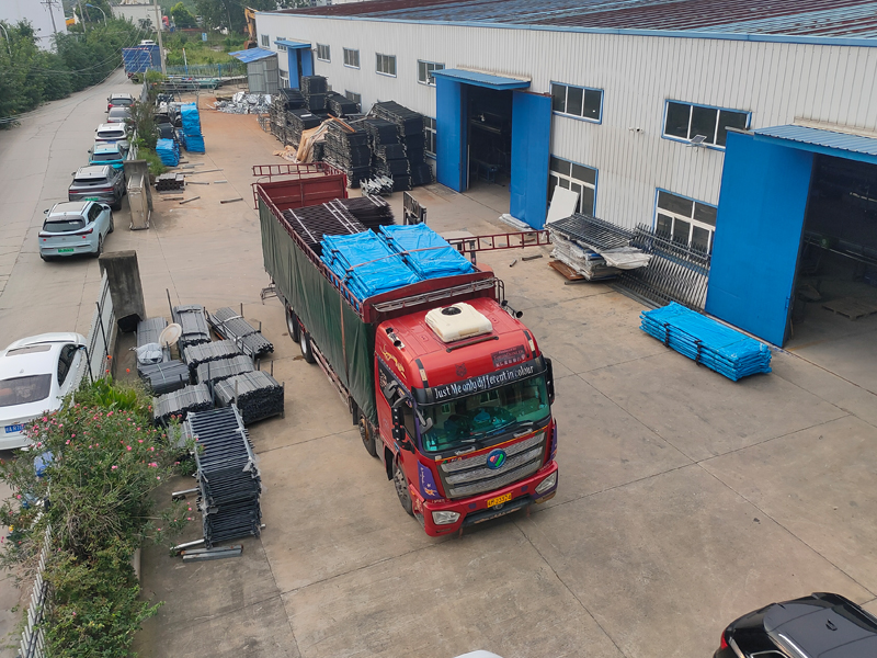 2025年9月3日鋅鋼陽臺護欄裝車發(fā)貨！