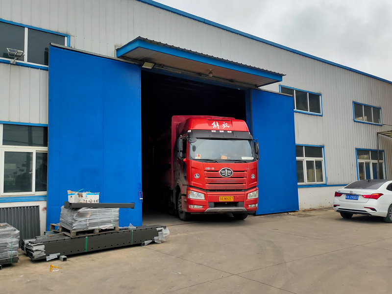 2025年10月9日鋅鋼護窗欄桿裝車發貨！